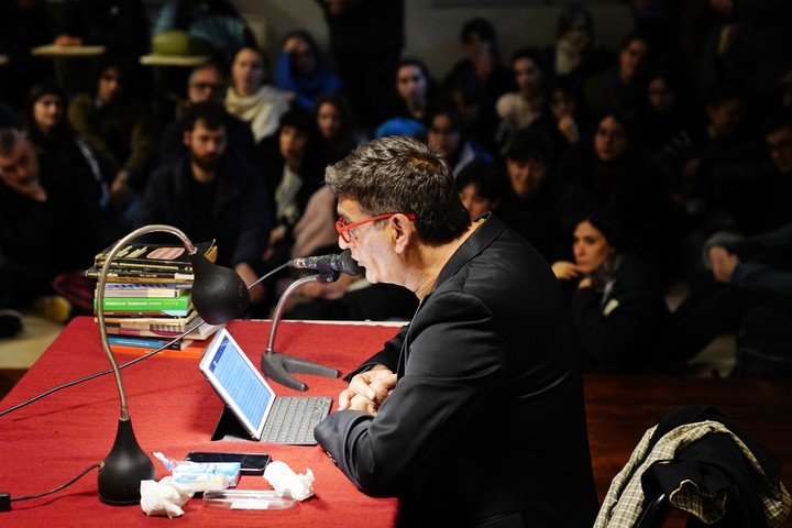 El investigador y crítico Daniel Link dio su última clase la facultad de Filosofía y Letras de la UBA. Fotos Emmanuel Fernández.