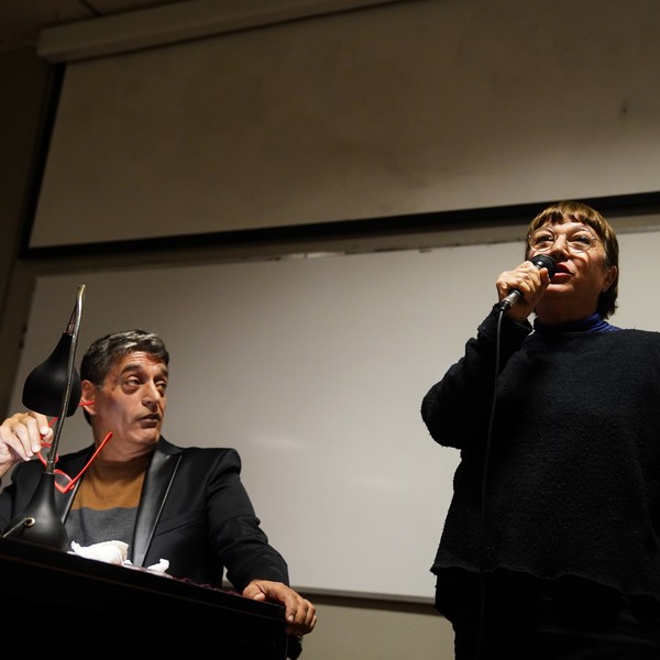 “Disculpas Profesor. Soy de una nueva agrupación estudiantil y quisiera decir unas palabras”, interrumpió Vivi Tellas en la última clase de Daniel Link. Fotos Emmanuel Fernández.