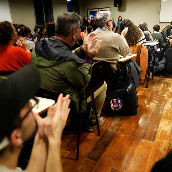 El investigador y crítico Daniel Link dio su última clase la facultad de Filosofía y Letras de la UBA ante más de mil personas. Fotos Emmanuel Fernández.