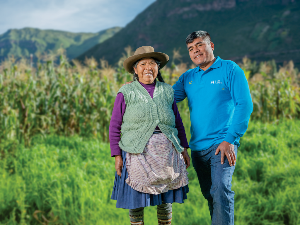 Los Andes loan officer and client