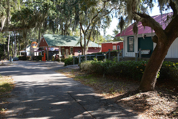 Shops and restaurants in Port Royal SC