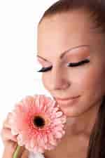 Image result for femmes avec Une fleurs. Size: 150 x 225. Source: fr.dreamstime.com