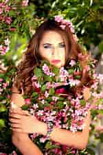 Image result for femmes avec Une fleurs. Size: 150 x 226. Source: pxhere.com