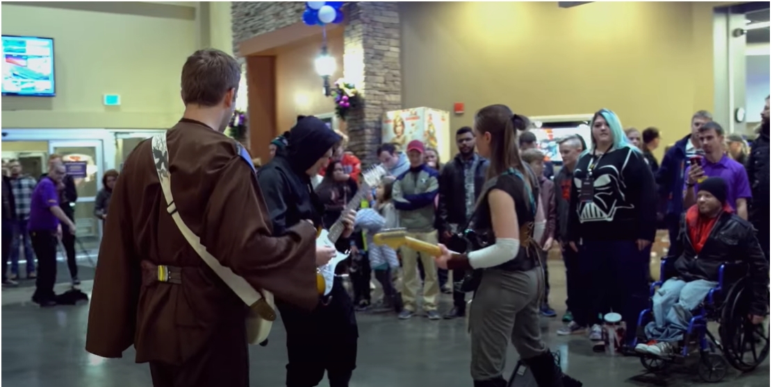 Video: Jedi Vs Sith Guitar Battle