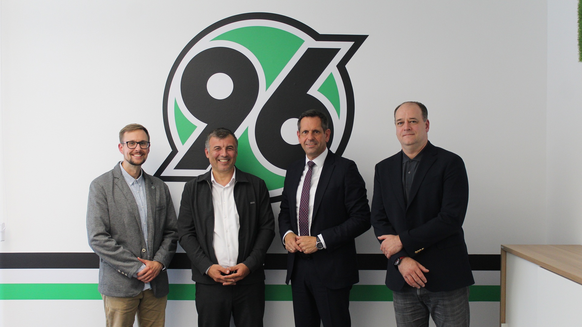 von links nach rechts: Dennis Bluhm, Hakan Alhan, Olaf Lies, Sebastian Kramer