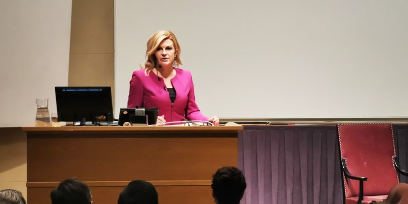 Kolinda on the podium in an aula talking to an audience