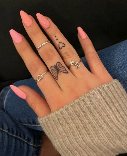 50 Best Hand Tattoos For Women  Inspiration From Rihanna To Cara