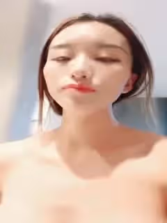 奶子很挺的小騷逼露臉鏡頭前給大哥口交大雞巴，樣子好騷淫聲盪語不斷，讓小哥後入草屁股，激情上位玩奶頭第02集