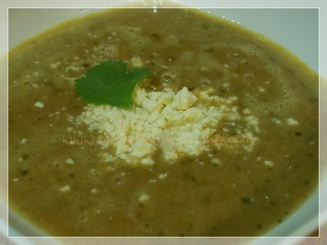 Crema de frijol al cilantro