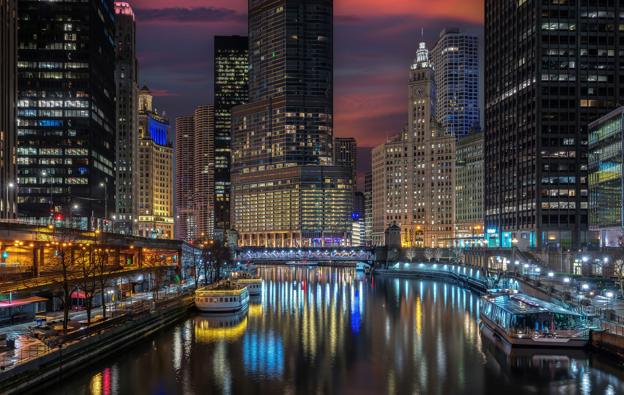 CHICAGO AT DUSK. One of MenuCOverMan's important restaurants.