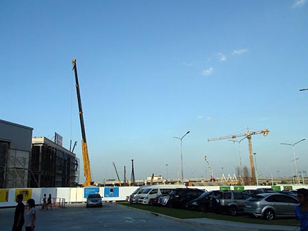 Ikea is located behind Mega-Bangna, a large low-rise shopping mall under construction