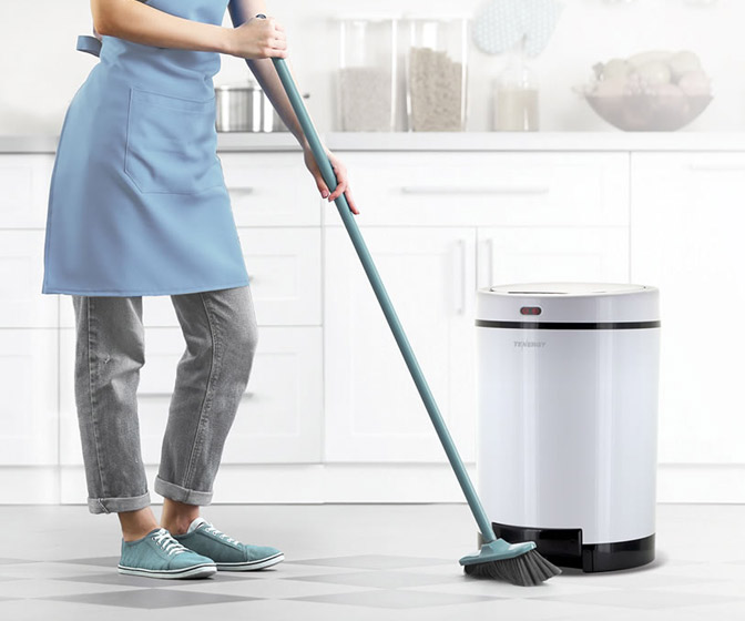 Debris Vacuuming Trash Can