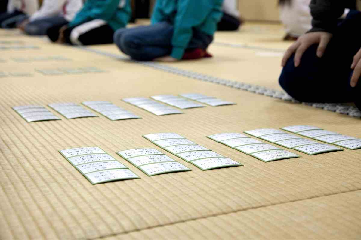 How to Play Karuta?