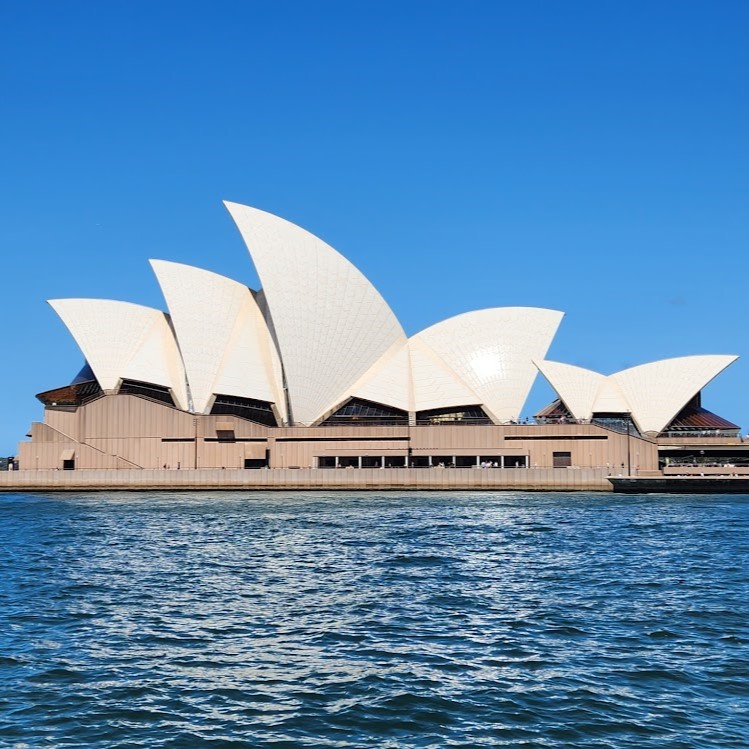 Currently, I live in Sydney. I've lived all over Australia!