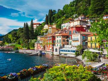 At Lake Como. jigsaw puzzle online