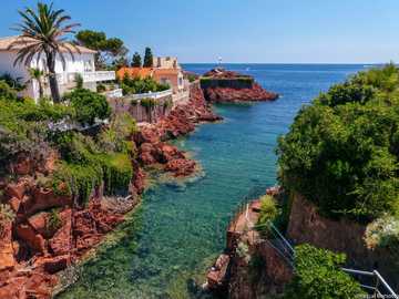 Cove in Saint-Raphaël jigsaw puzzle online