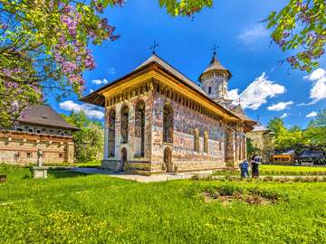 Monastery complex in Romania jigsaw puzzle online