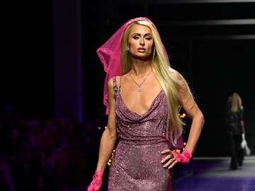 Paris Hilton On The Catwalk online puzzle