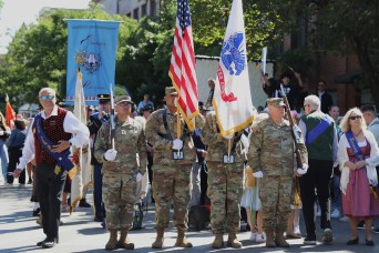 Chicago’s 2024 Steuben Parade welcomes Army Reserve Soldier as honored guest