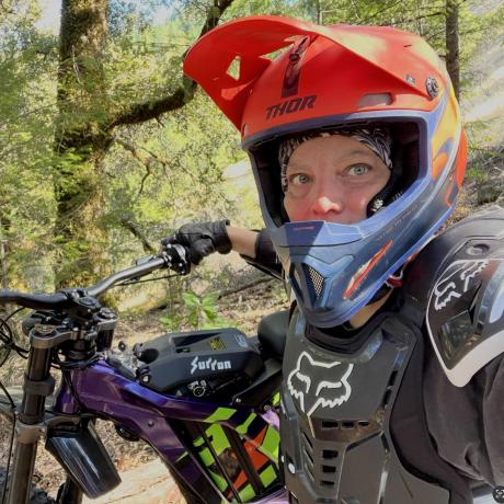 View caitlynmeeks's full-sized avatar