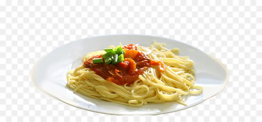 Spaghetti với nước sốt cà chua trên đĩa