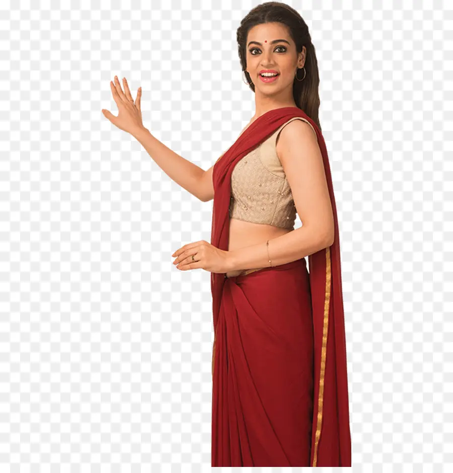 Donna sorridente in sari rosso