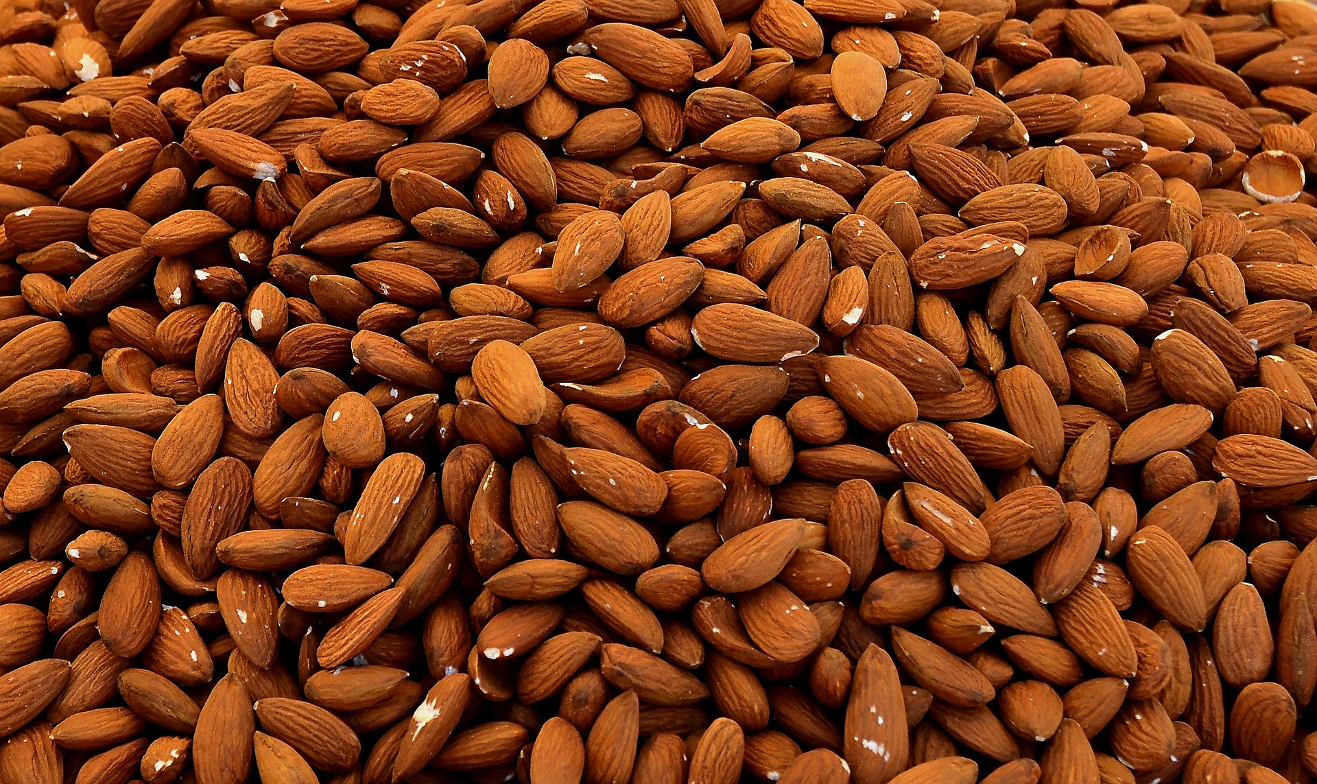 almonds-1571810_1920