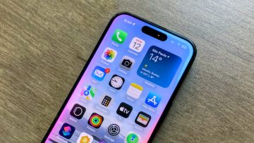 iOS 18.1 Apple Intelligence on iPhone 15 Pro all-new Siri design