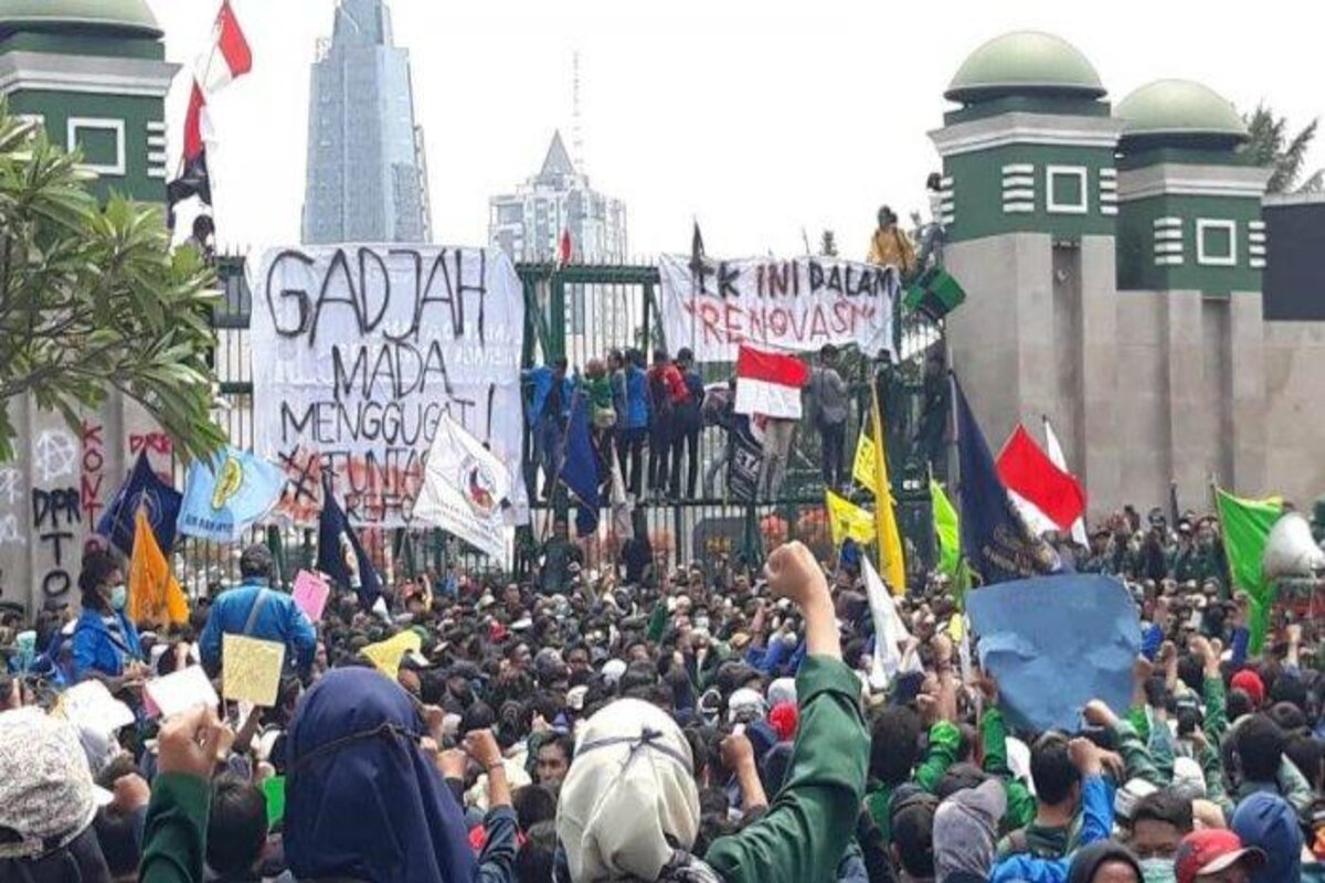 Aksi Demo di Gedung DPR Hari Ini