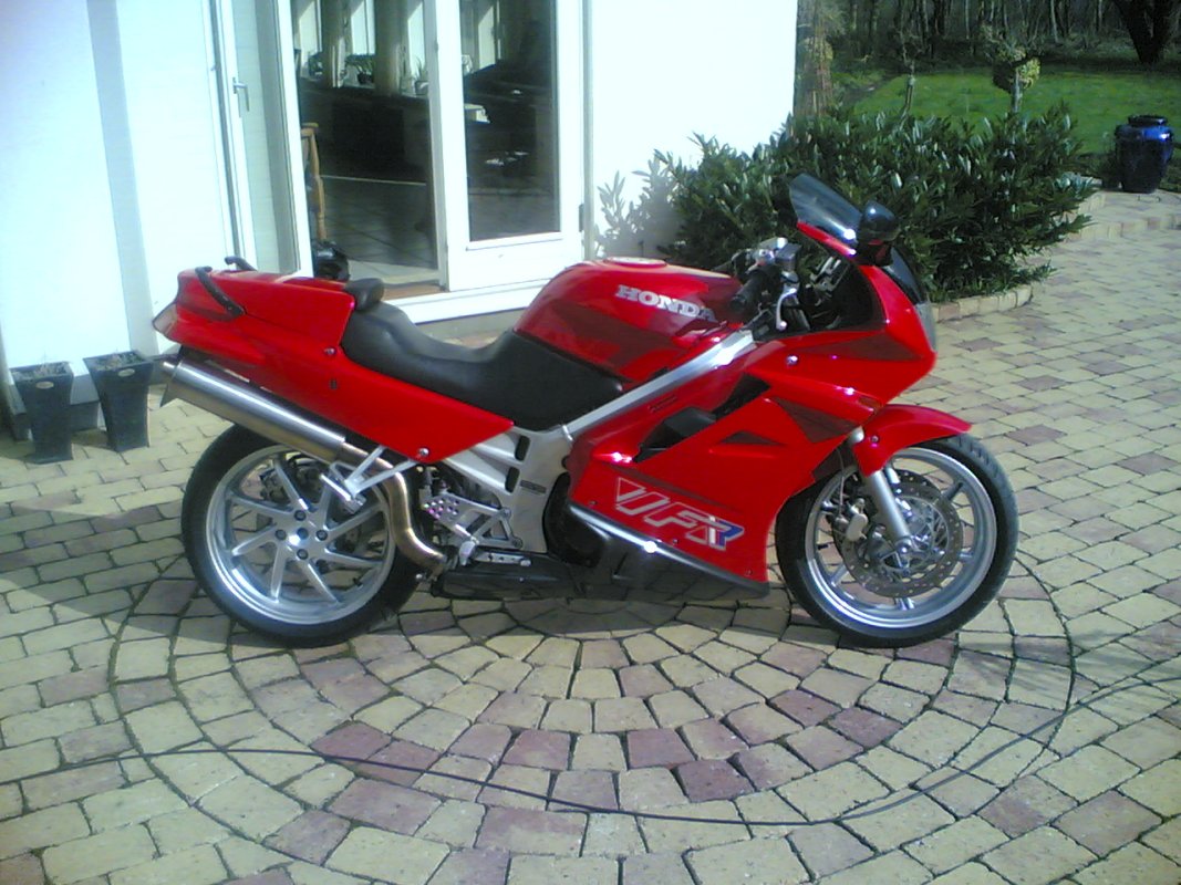 VFR 750 F, 1996