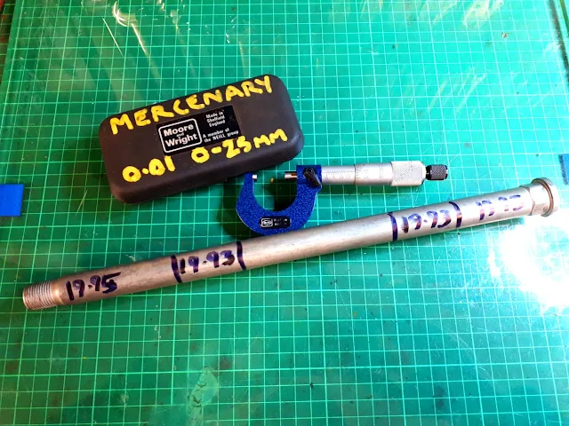 The SP2 pivot bolt showing the differences in diameter. The SP2 pivot bolt showing the differences in diameter.