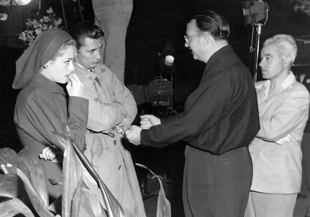 Jacques Tourneur and Nicholas Musuraca meeting with Jane Greer and Robert Mitchum. Out of the Past (1947) Jacques Tourneur and Nicholas Musuraca meeting with Jane Greer and Robert Mitchum. Out of the Past (1947)