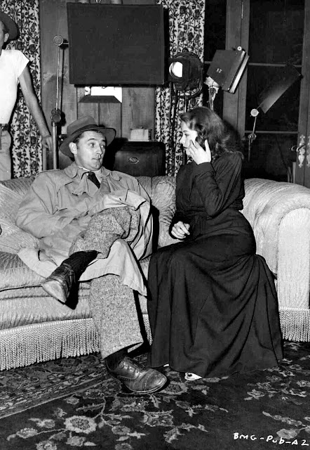 Robert Mitchum and Jane Greer - Out of the Past (1947) Robert Mitchum and Jane Greer - Out of the Past (1947)