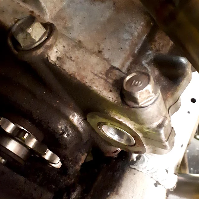 Left sleeve in situ. The sleeve is a press fit in the bore so it can't move, but bearing lock was used because why not. Left sleeve in situ. The sleeve is a press fit in the bore so it can't move, but bearing lock was used because why not.