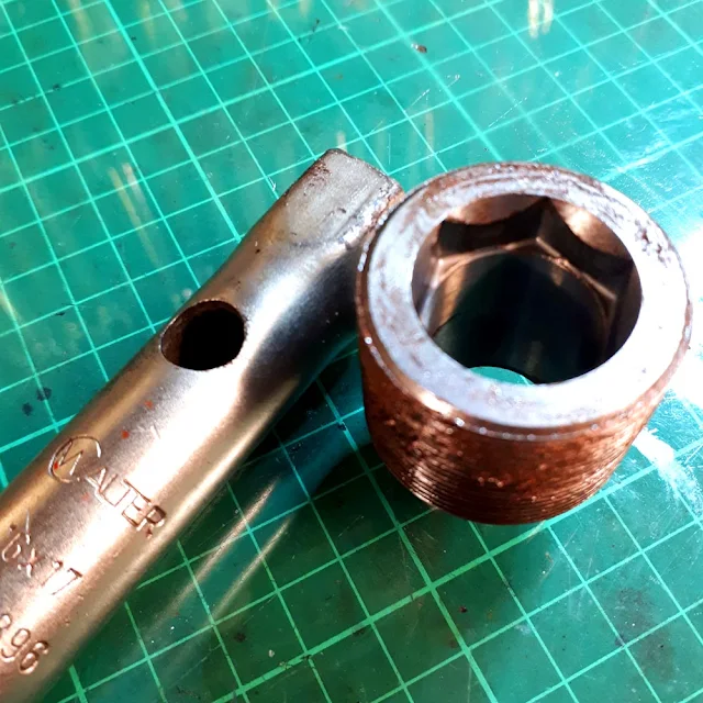A 16 mm box wrench was used on the SP2 adjusters instead of the obscure Allen key that Honda intended. Note the copper anti-seize paste on the adjuster nut. A 16 mm box wrench was used on the SP2 Adjusters instead of the obscure Allen key that Honda intended. Note the copper anti-seize paste on the adjuster nut.