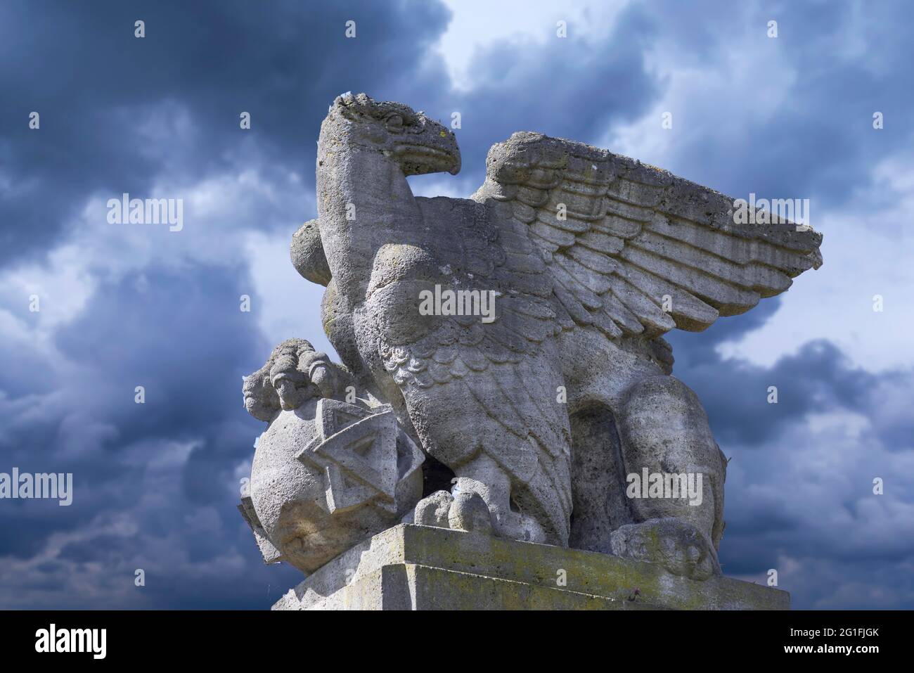 Eagle figure with globe and Star of David, war memorial at the New Jewish Cemetery, Nuremberg, Middle Franconia, Bavaria, Germany Stock Photo