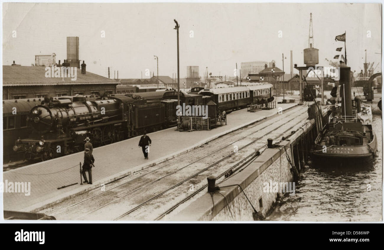 Train 79, Calais Pier Station Stock Photo