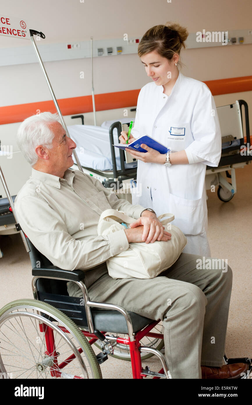 Reception and orientation area, state assessment of the person by an intern, Emergency Department, Limoges hospital, France. Stock Photo