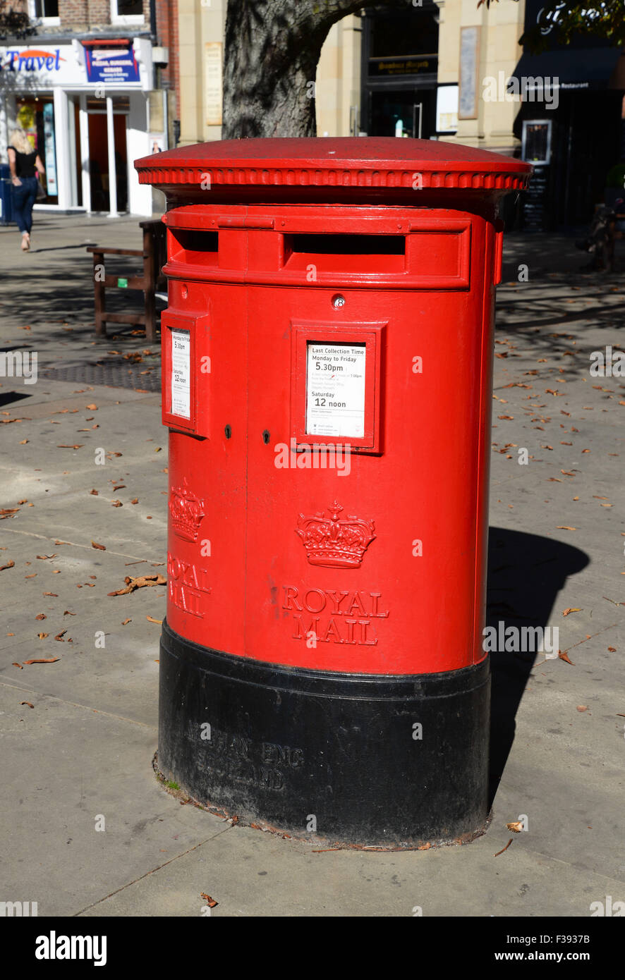 Royal Mail (Type C) Pillar Box Stock Photo