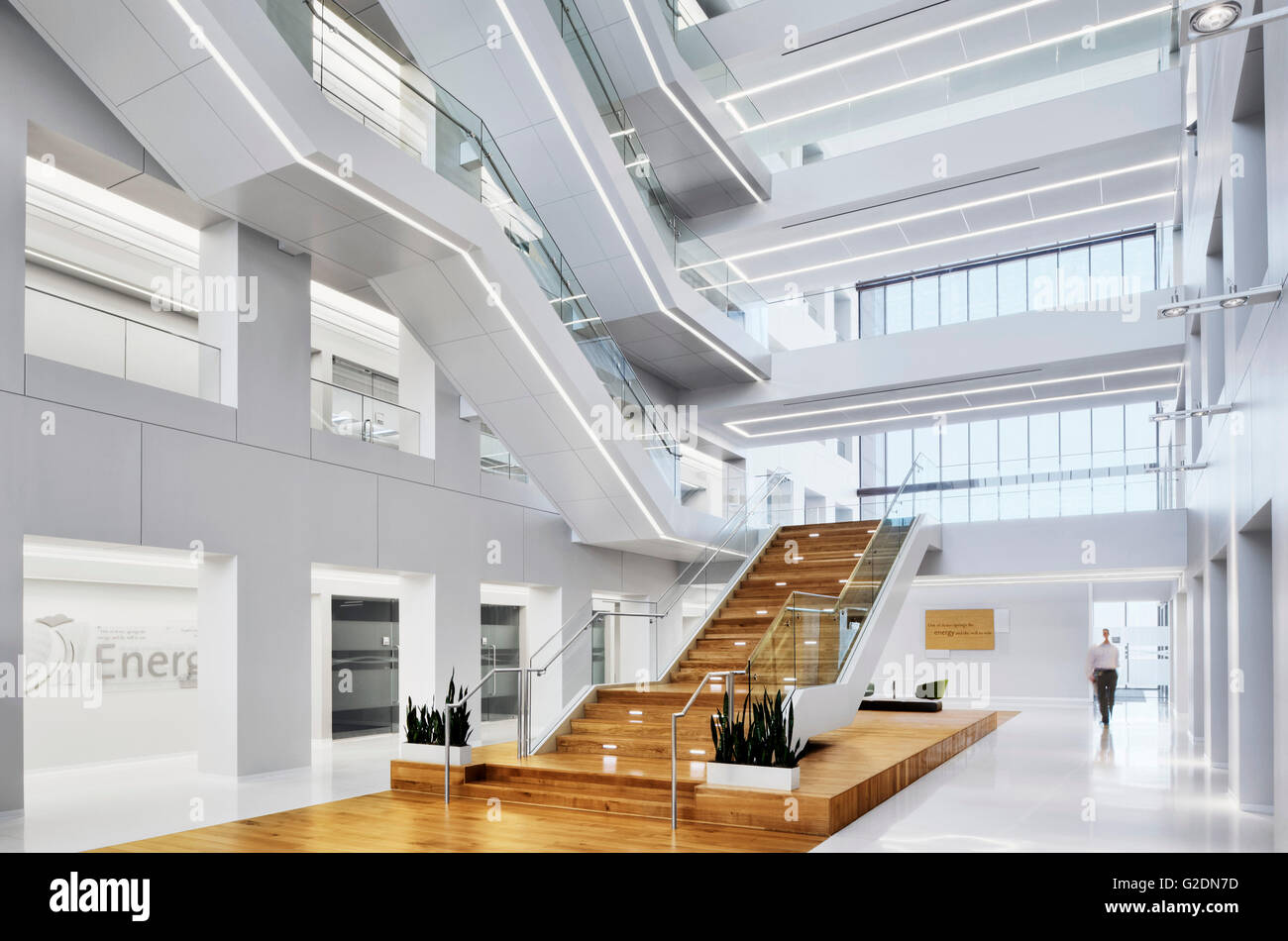 Atrium office hi-res stock photography and images - Alamy