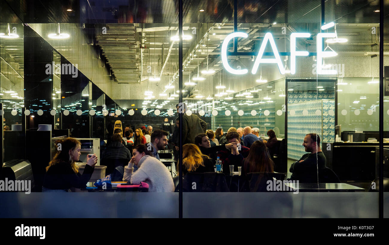 Tate Modern Cafè in London. 2017 Stock Photo