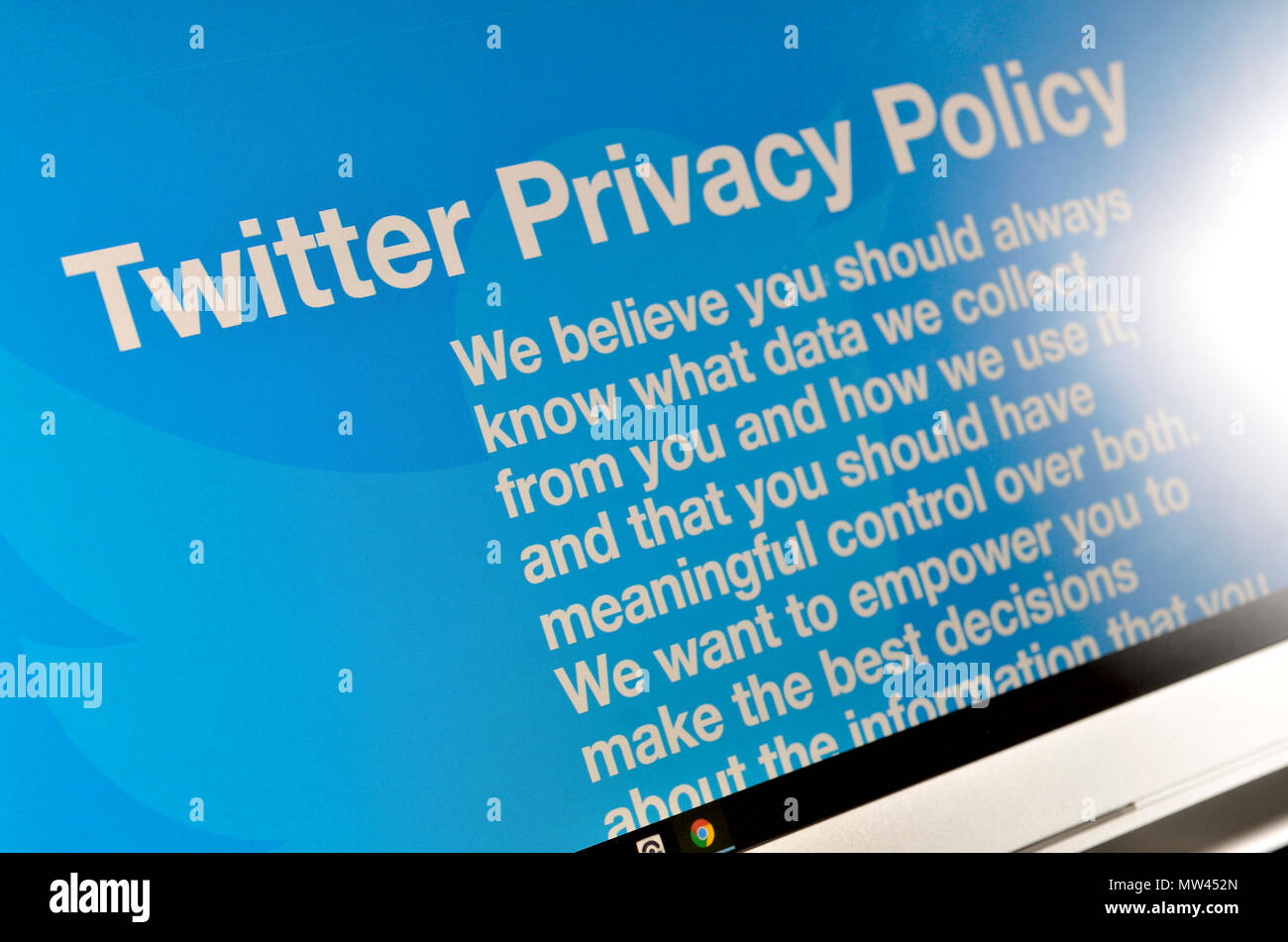 Twitter Privacy Policy page on a laptop (2018) Stock Photo