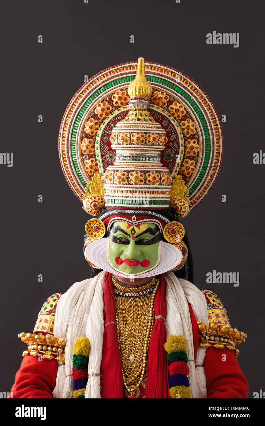 Kathakali dancer performing Stock Photo