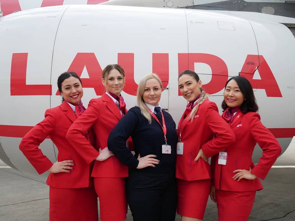 lauda female crew