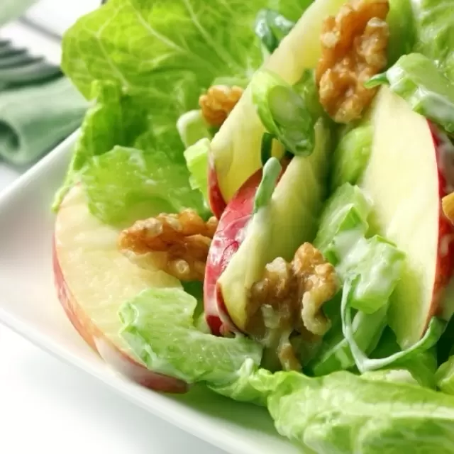 Ensalada de Lechuga con Manzana y Nuez