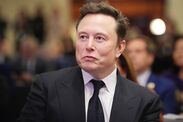 elon musk standing ovation donald trump thanksgiving party