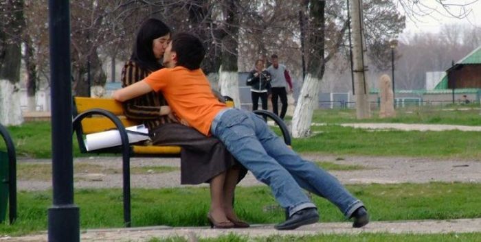 Bad Kiss (20 pics)