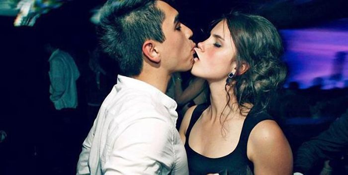 Bad Kiss (20 pics)