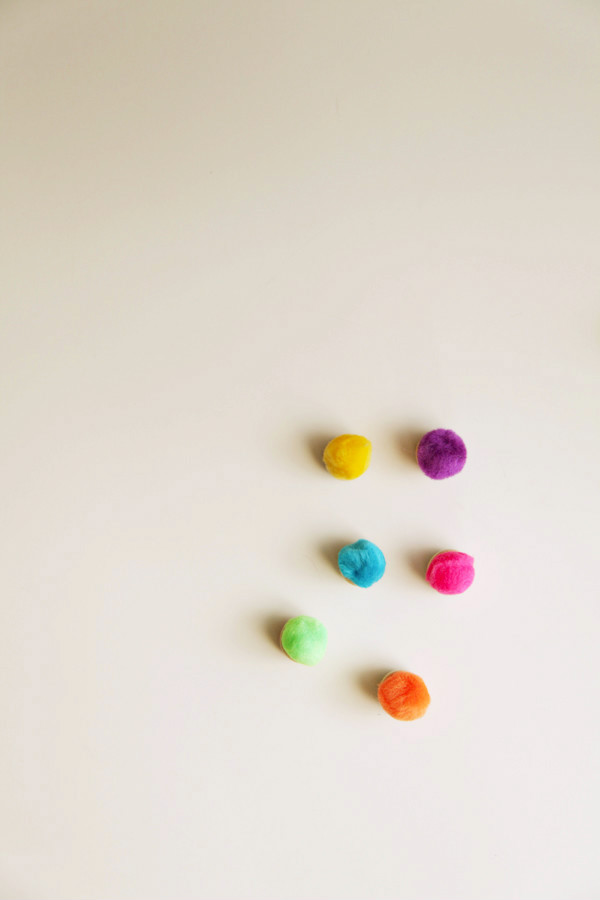 Pom pom magnets diy