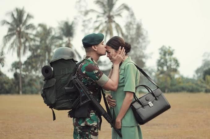 Detail Foto Romantis Tni Nomer 6